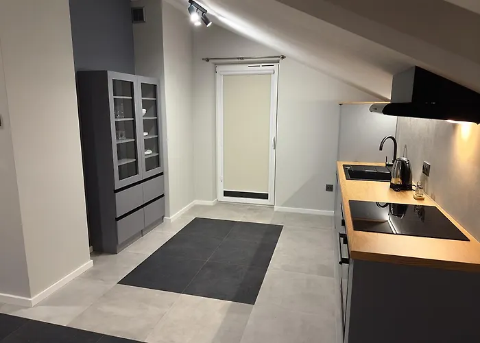 Apartamenty N, Trabki